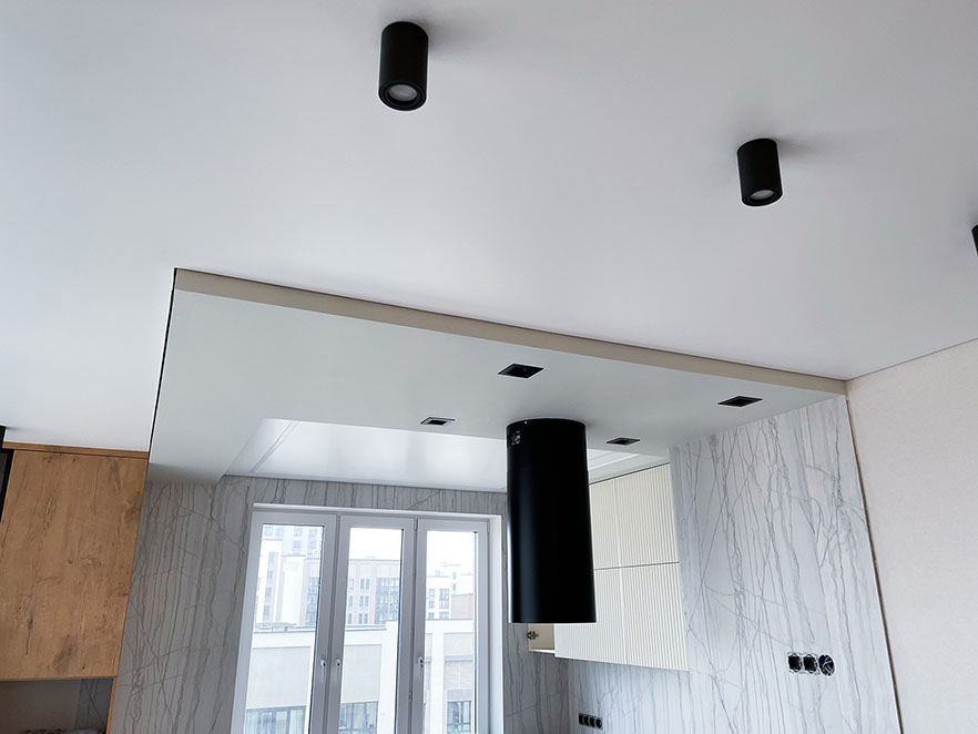 Натяжной потолок белый матовый