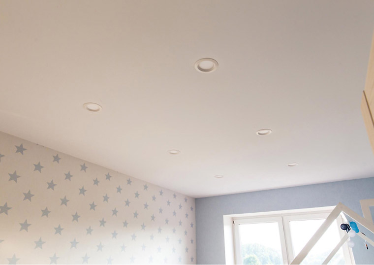 Классический матовый натяжной потолок в детской