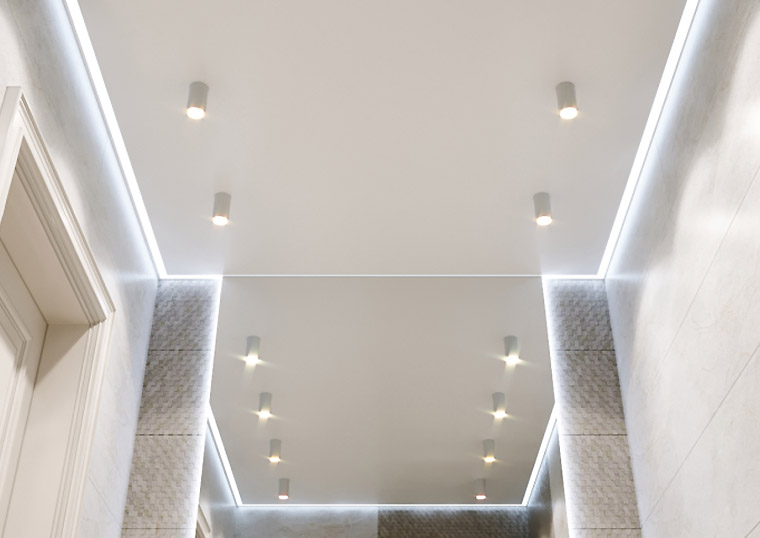 Потолок с контурным профилем в ванной