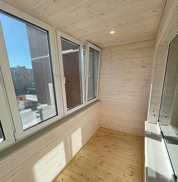 Остекление балкона с обшивкой вагонкой 