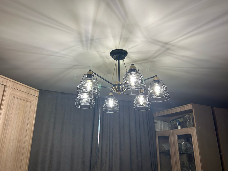 Световые линии, точечные светильники и люстры